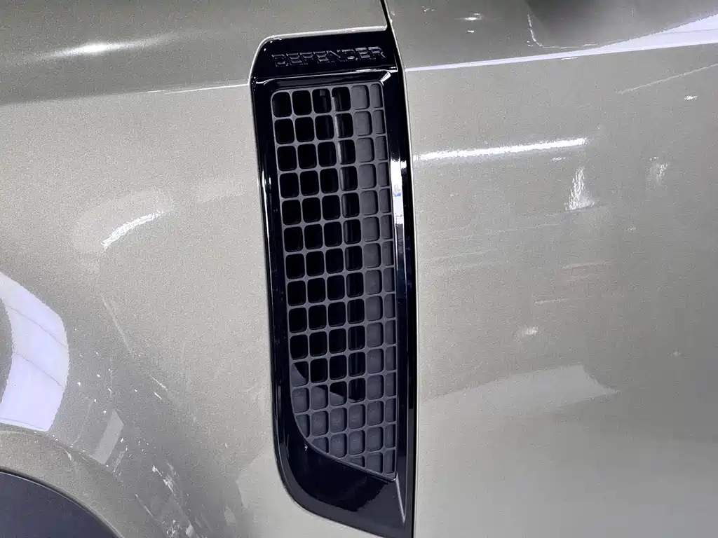 Land Rover Defender 2024 — фото 12
