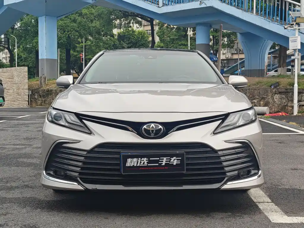 Toyota Camry 2022 — фото 2