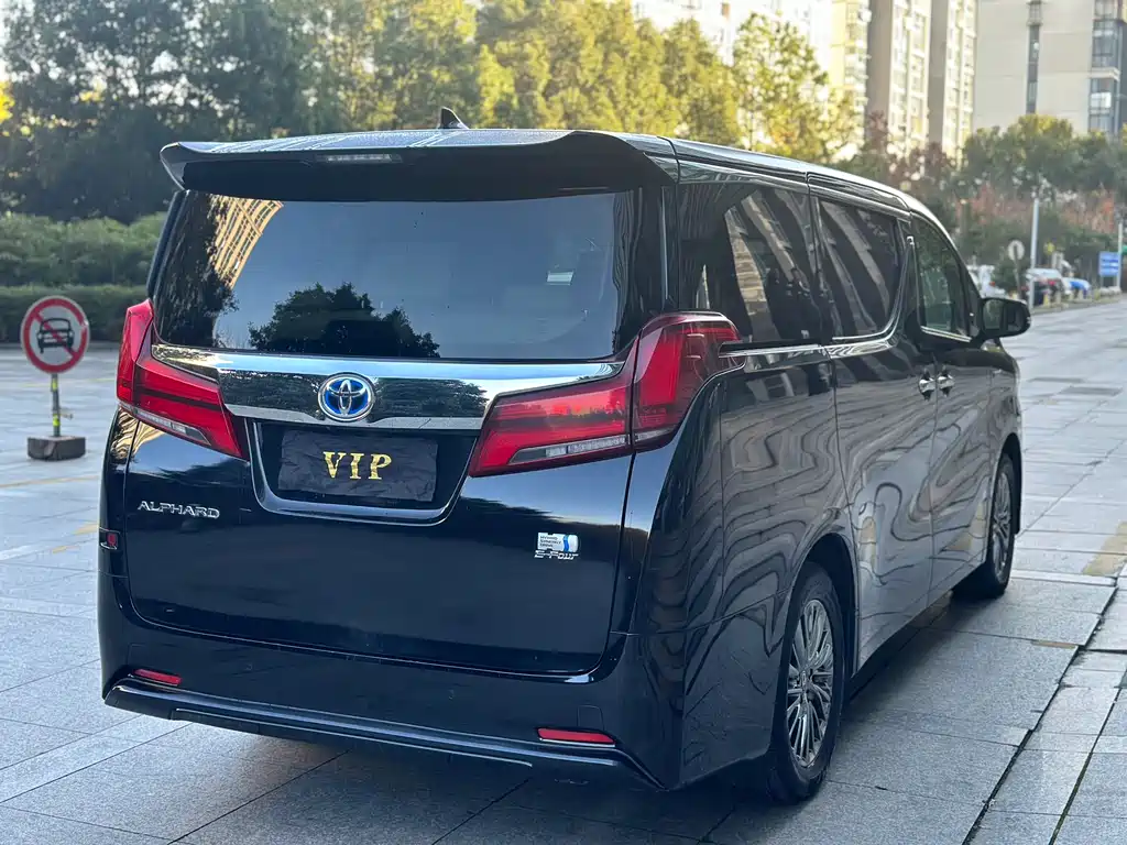 Toyota Alphard 2021 — фото 18