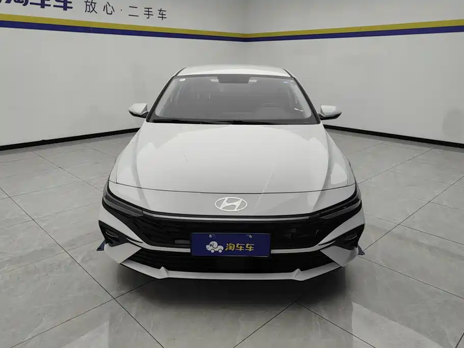 Hyundai Elantra 2024