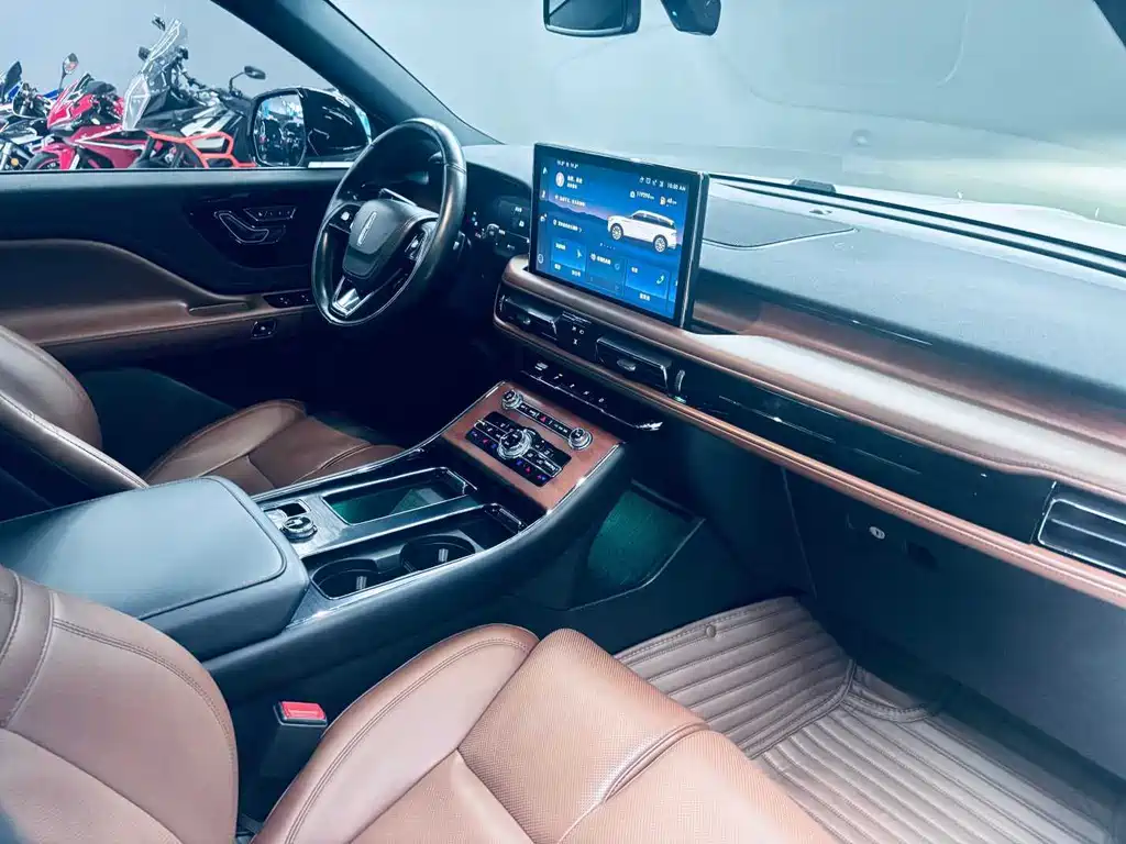 Lincoln Aviator 2022 — фото 15