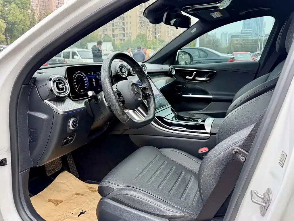 Mercedes-Benz C-Class 2024 — фото 10