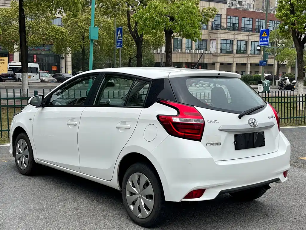 Toyota Yaris L 2021 — фото 6