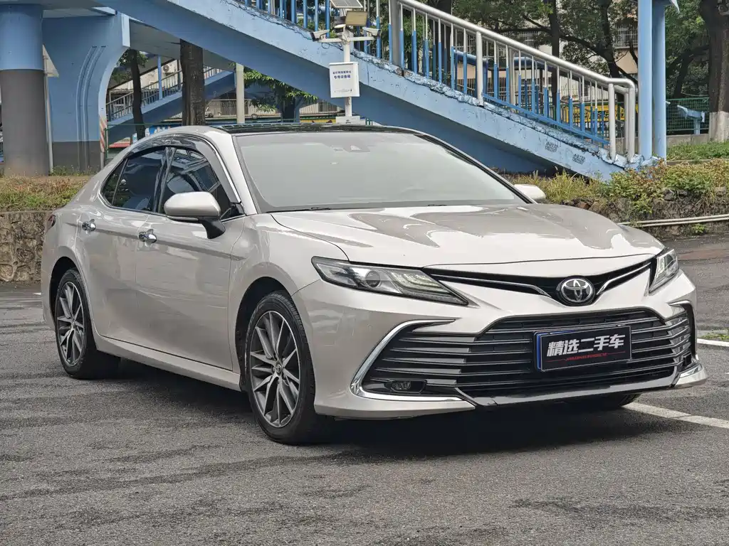 Toyota Camry 2022 — фото 3