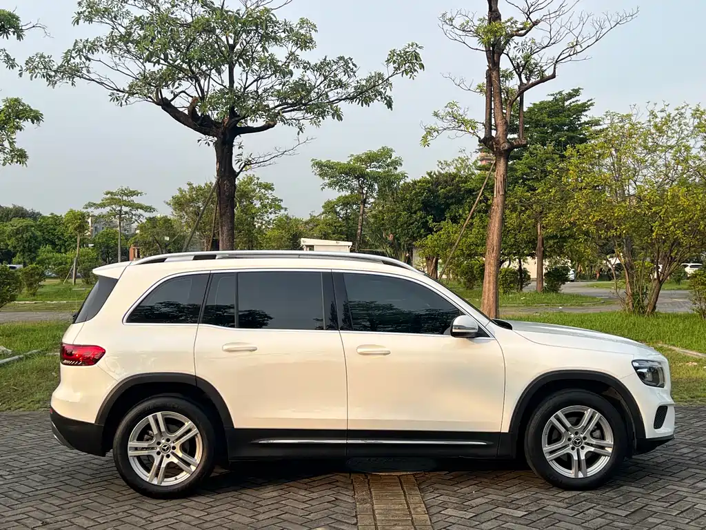 Mercedes-Benz GLB 2023