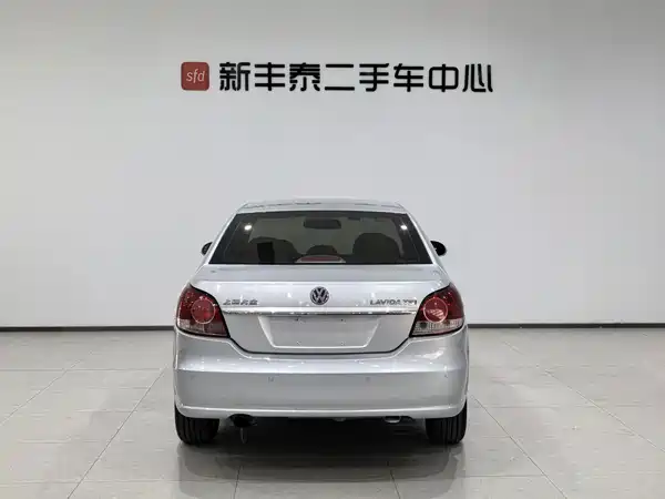 Volkswagen Lavida 2012