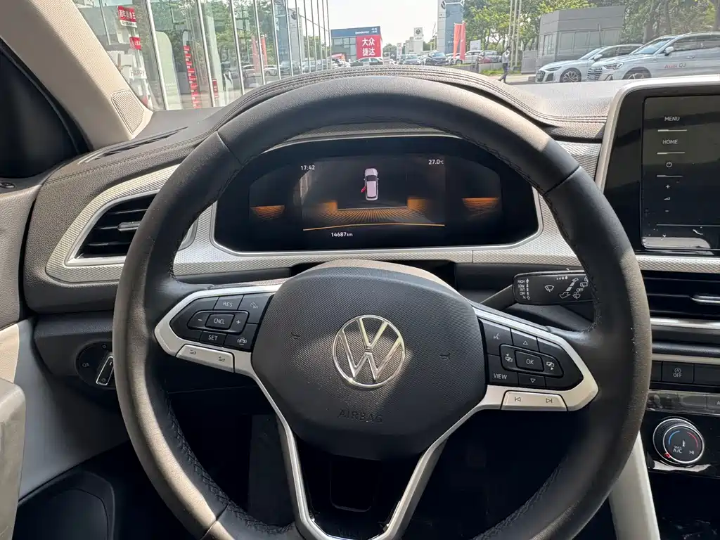 Volkswagen T-Roc 2023 — фото 12