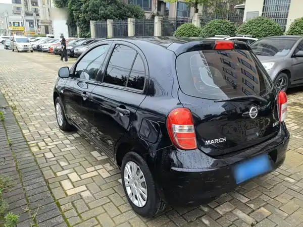 Nissan March 2016
