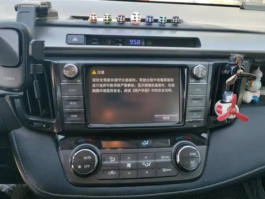 Toyota RAV4 2016 — фото 13