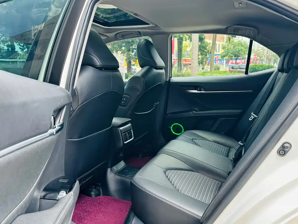 Toyota Camry 2023 — фото 12