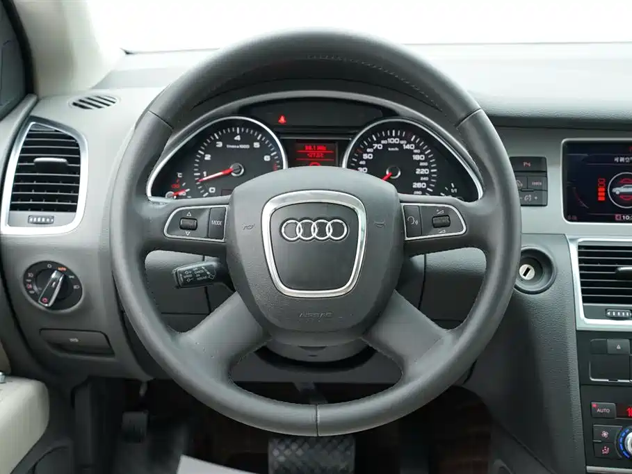 Audi Q7 2010 — фото 17