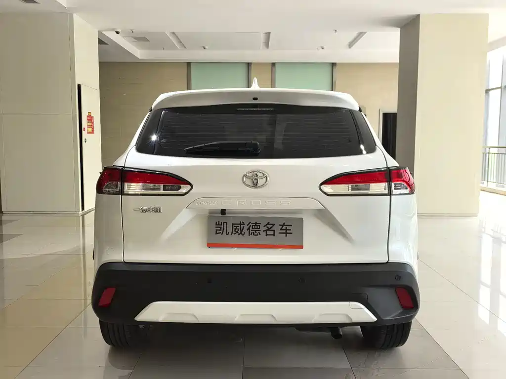 Toyota Corolla Cross 2023 — фото 3