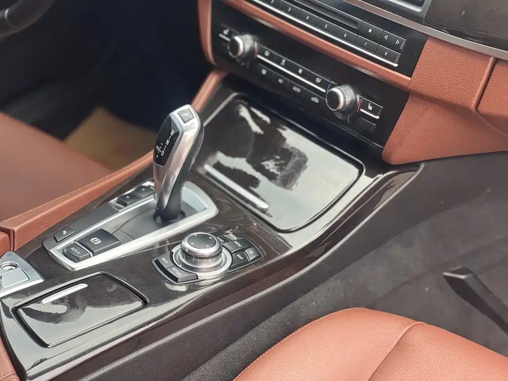 BMW 5 Series 2016 — фото 6