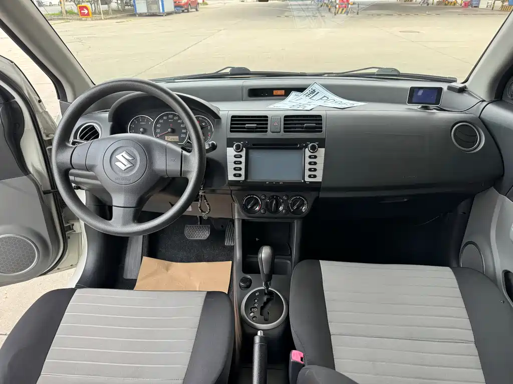 Suzuki Swift 2014 — фото 11