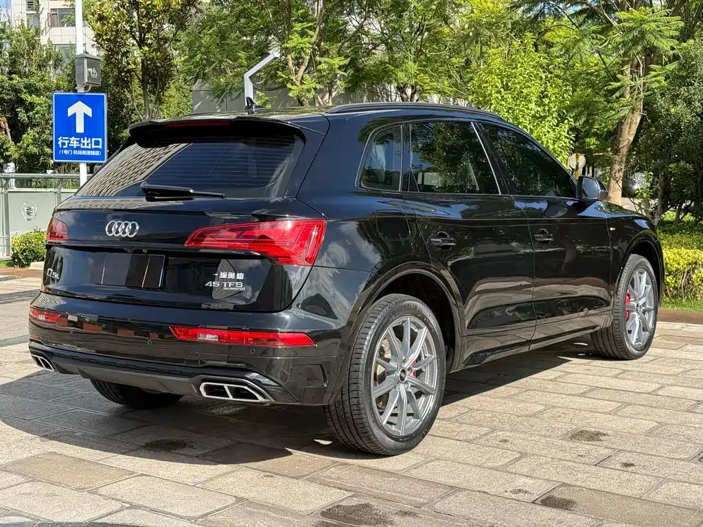 Audi Q5L 2023 — фото 9