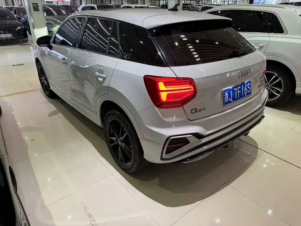 Audi Q2L 2022 — фото 2