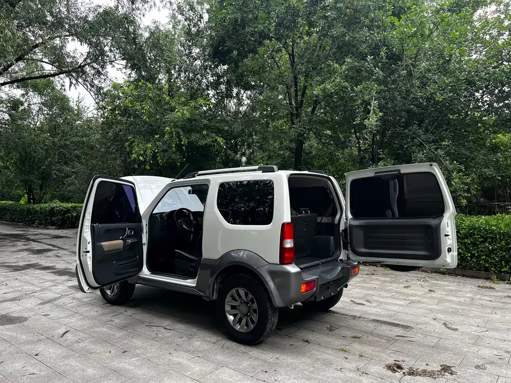 Suzuki Jimny 2017 — фото 18
