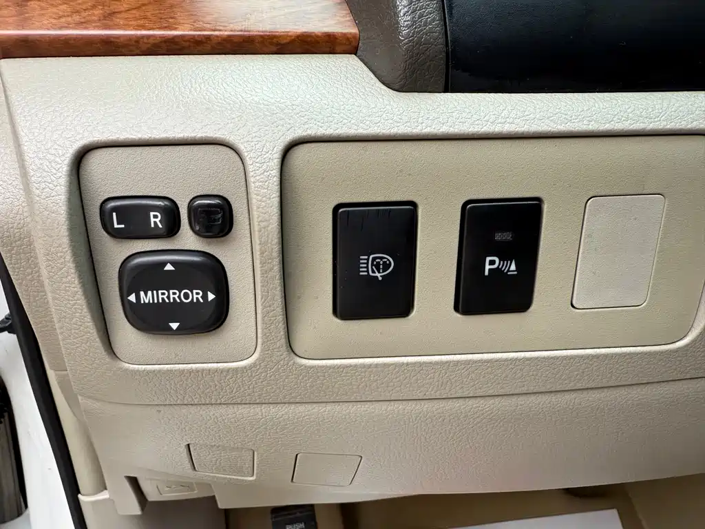 Toyota Camry 2011 — фото 17