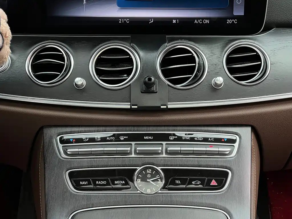 Mercedes-Benz E-Class 2018 — фото 21