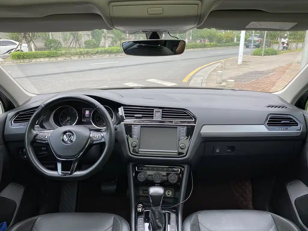 Volkswagen Tiguan L 2018 — фото 15