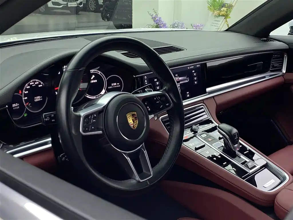 Porsche Panamera 2019 — фото 24