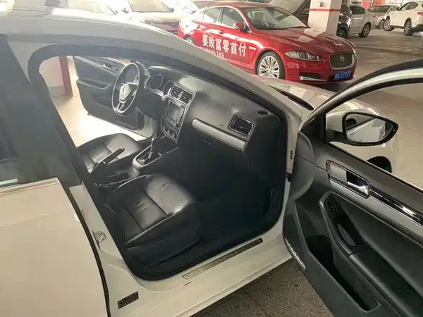 Volkswagen Sagitar 2018
