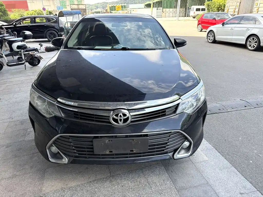 Toyota Camry 2016 — фото 2