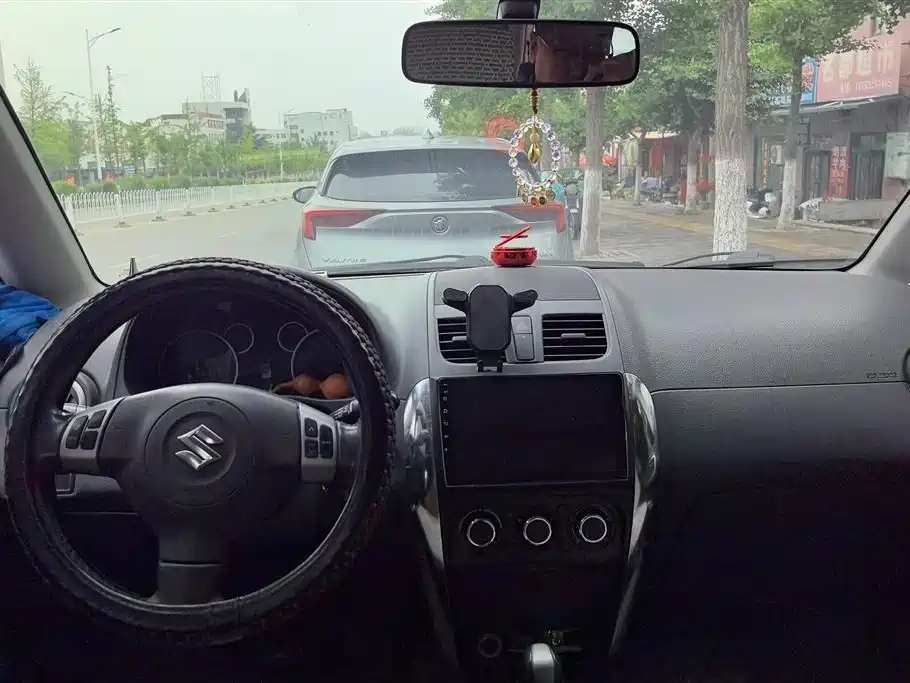 Suzuki SX4 2014 — фото 12