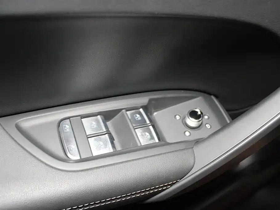 Audi Q5L Sportback 2024 — фото 14