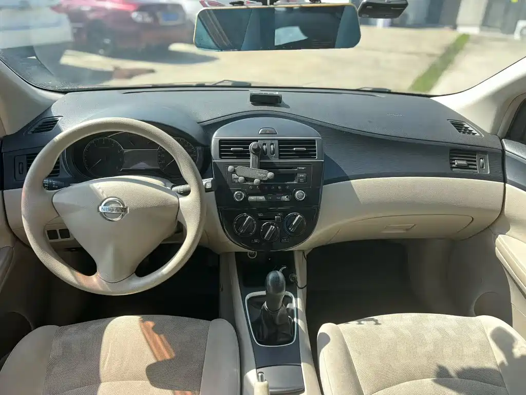 Nissan Tiida 2013