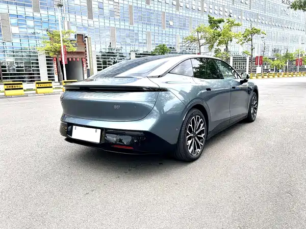 Zeekr 007 2025