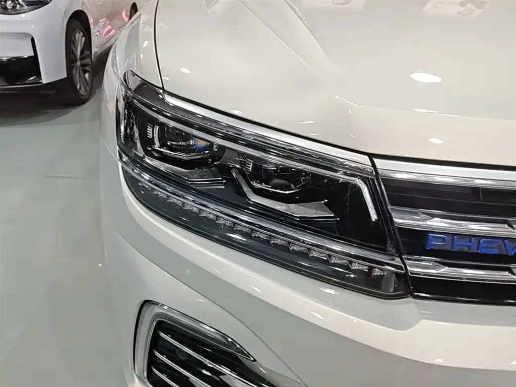 Volkswagen Tiguan L PHEV 2021 — фото 13