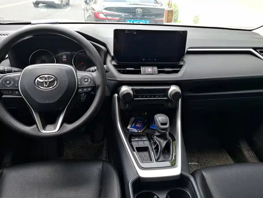 Toyota RAV4 2024 — фото 12