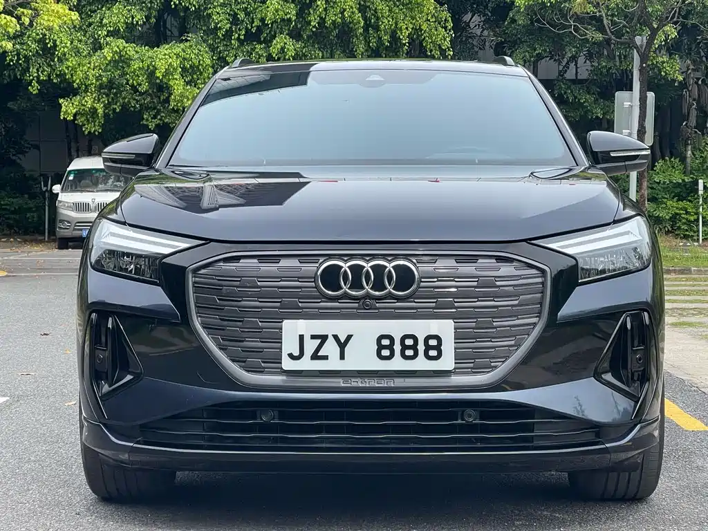 Audi Q4 e-tron 2023 — фото 2