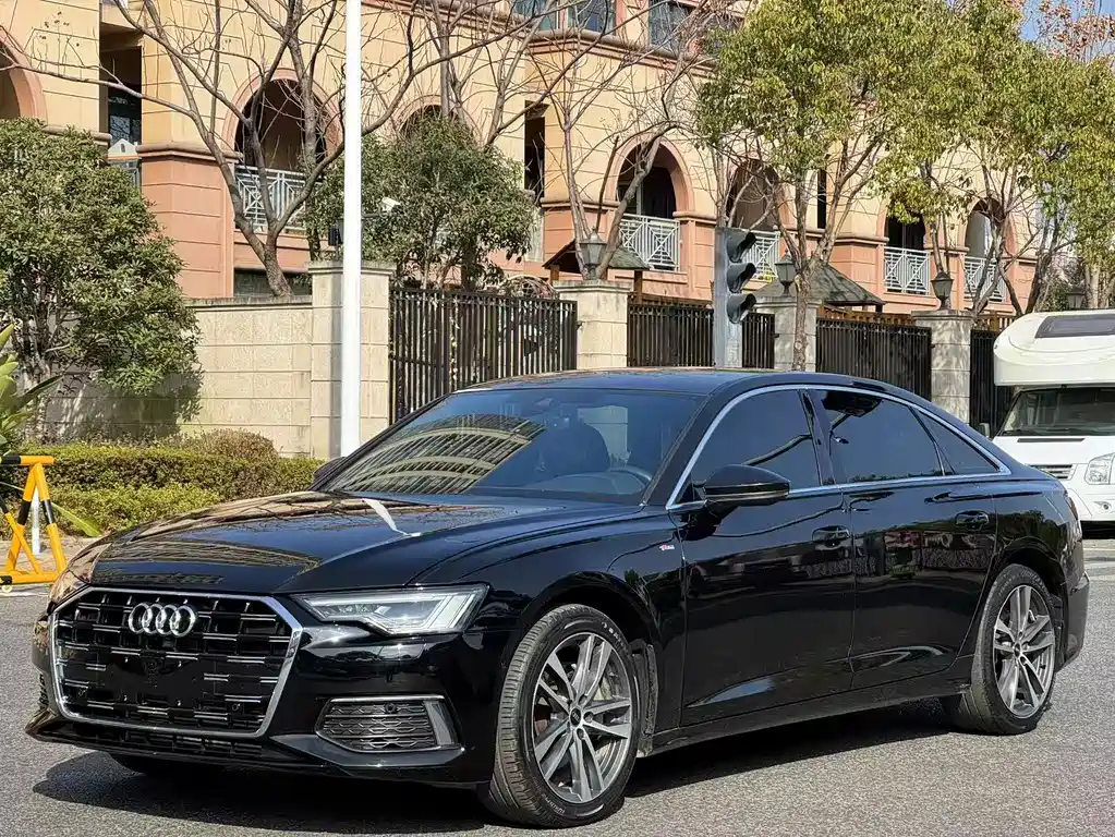 Audi A6L 2022 — фото 1