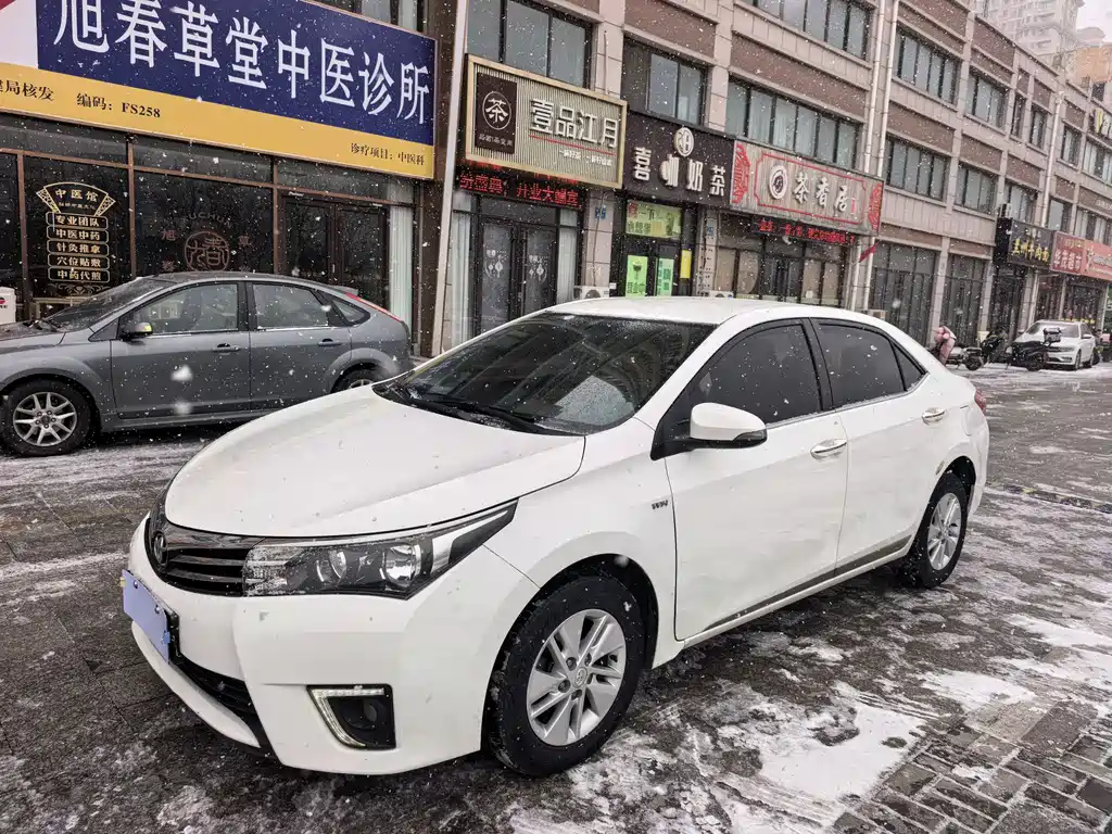 Toyota Corolla 2015 — фото 1