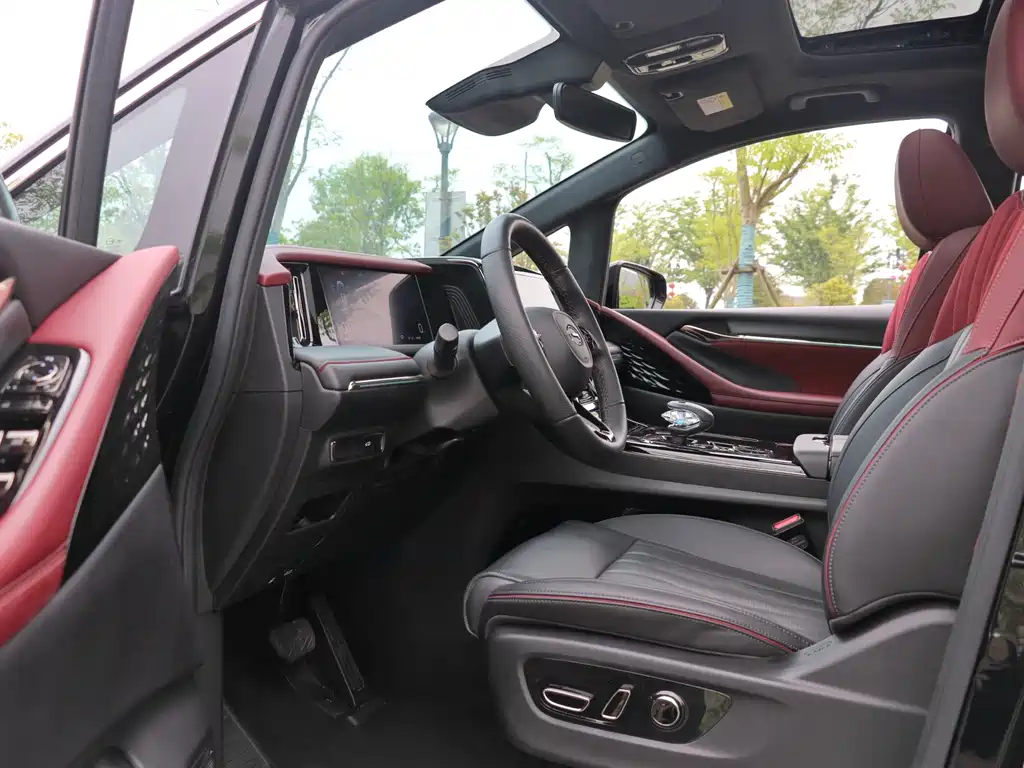 GAC Motor Trumpchi M8 2023 — фото 10