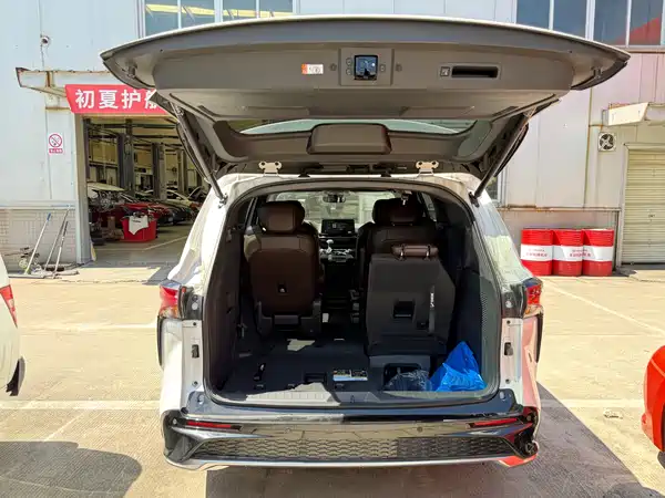 Toyota Granvia 2025