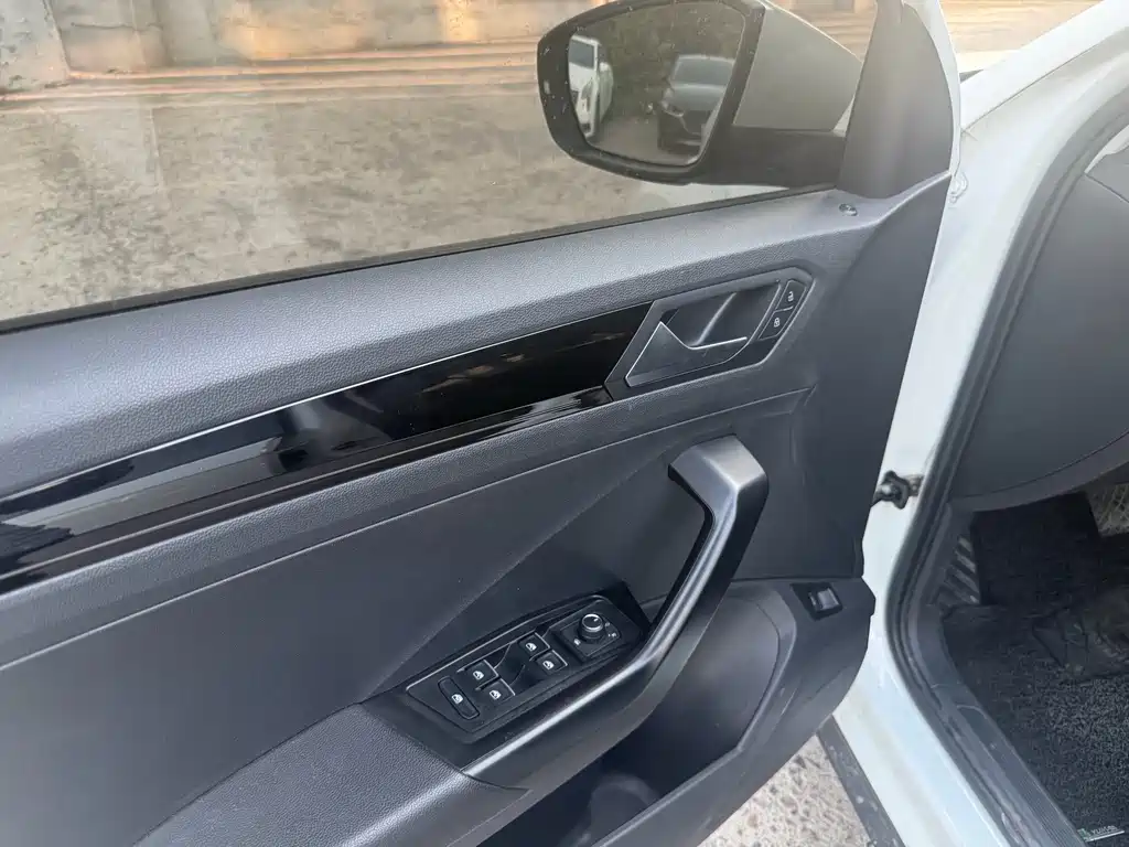 Volkswagen T-Roc 2021 — фото 10