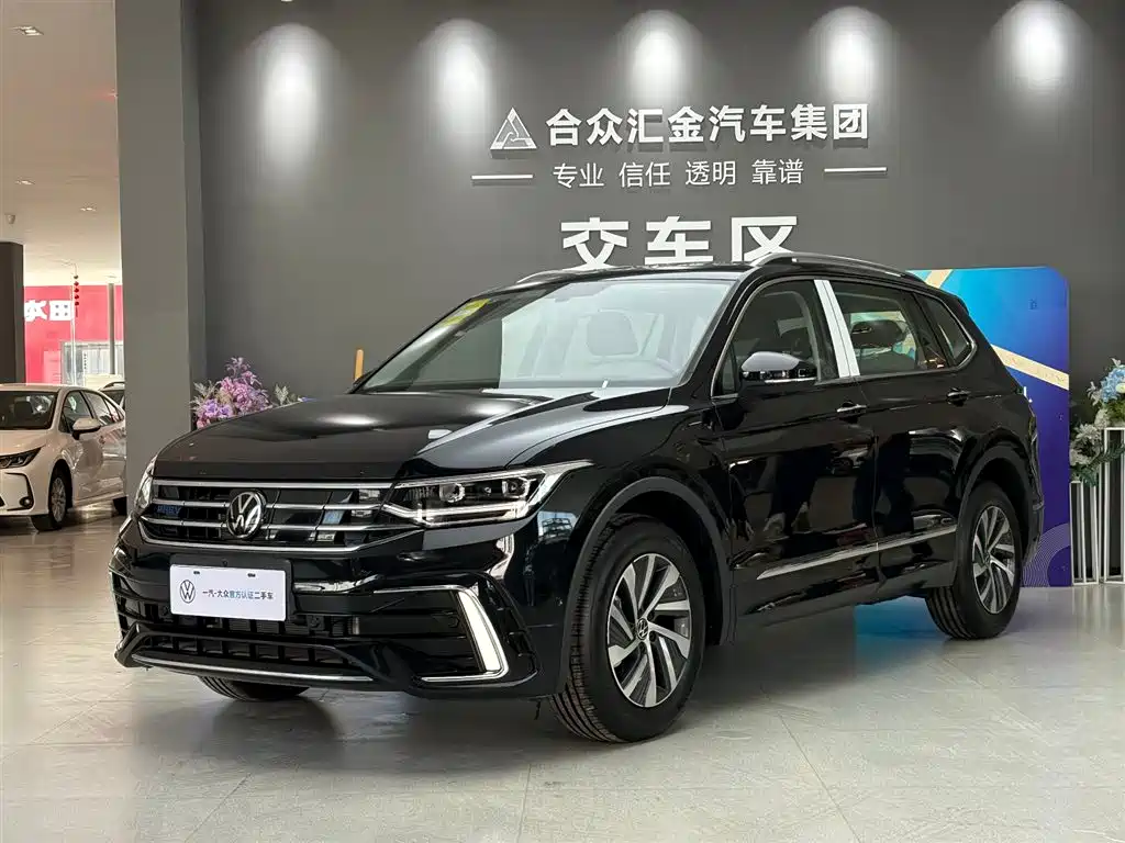Volkswagen Tiguan L Plug-In Hybrid 2025 — фото 1
