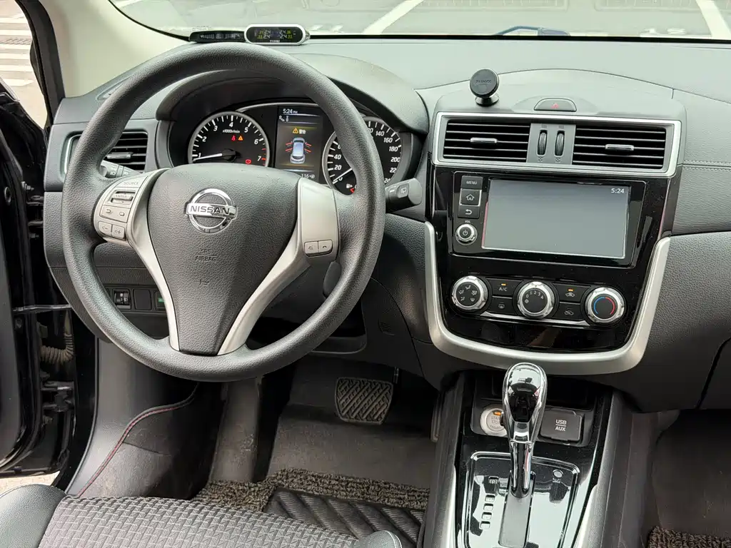 Nissan Tiida 2017 — фото 16