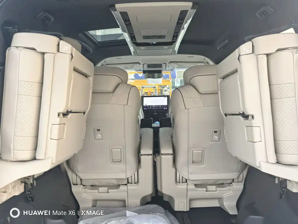 Toyota Alphard — фото 28