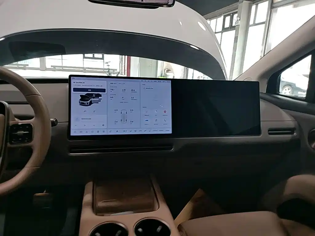 Li Auto i8 2025 — фото 13