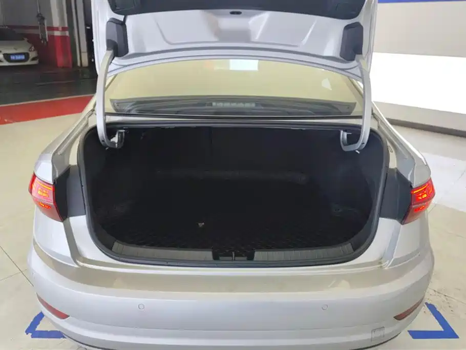 Volkswagen Sagitar 2020