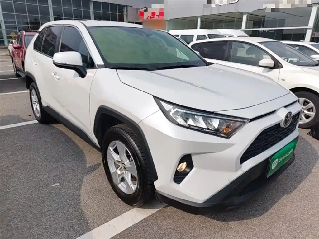 Toyota RAV4 2022 — фото 4