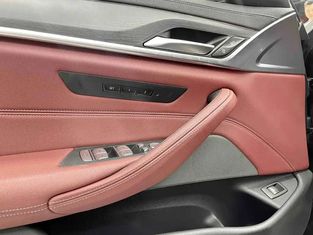 BMW 5 Series 2021 — фото 15
