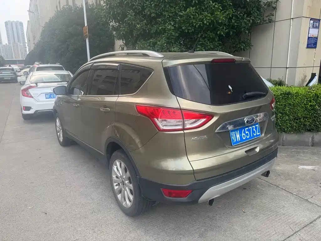 Ford Kuga 2014 — фото 10