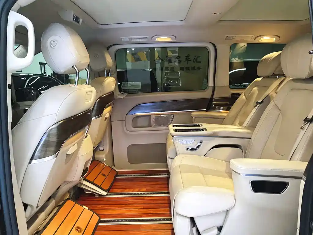 Mercedes-Benz V-Class 2021 — фото 11