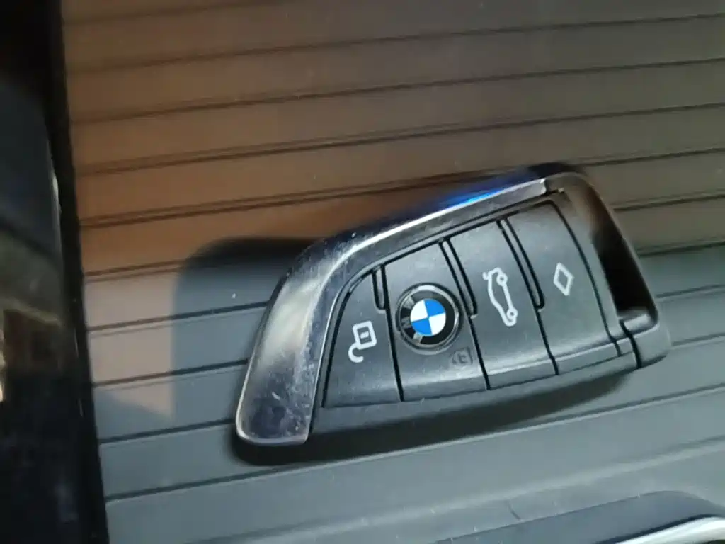 BMW iX3 2024 — фото 9
