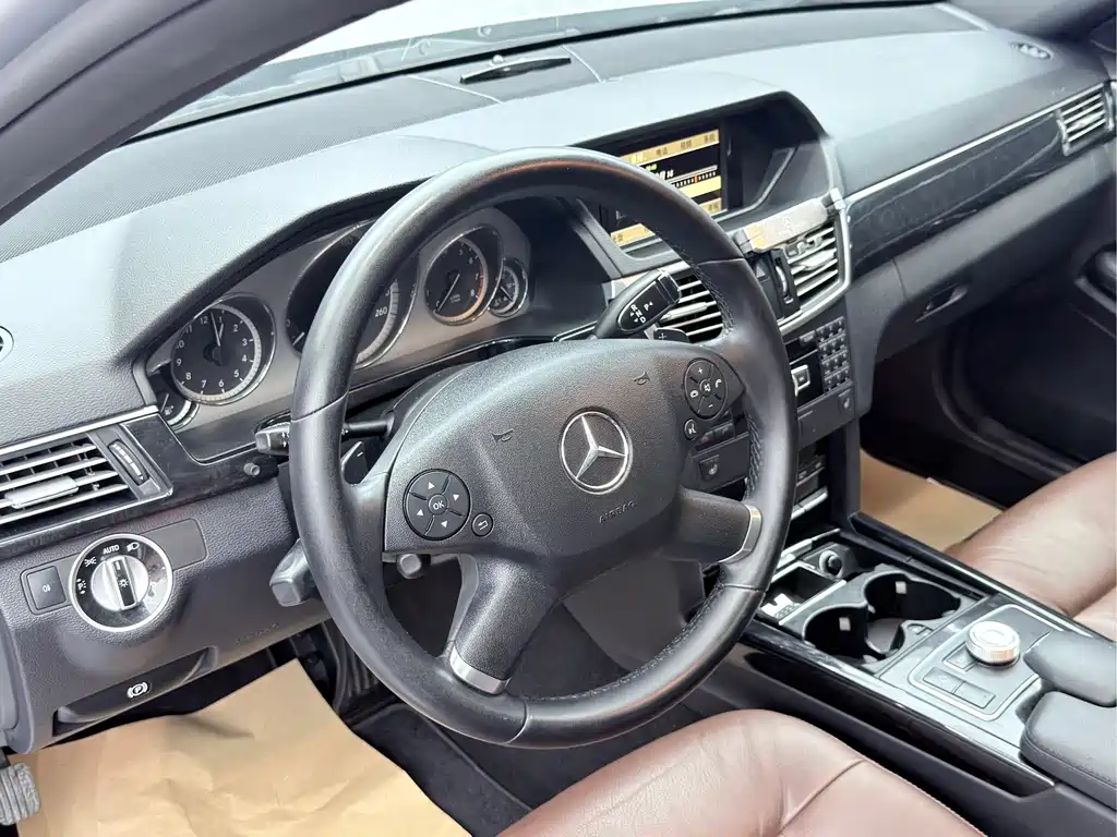 Mercedes-Benz E-Class 2012 — фото 10